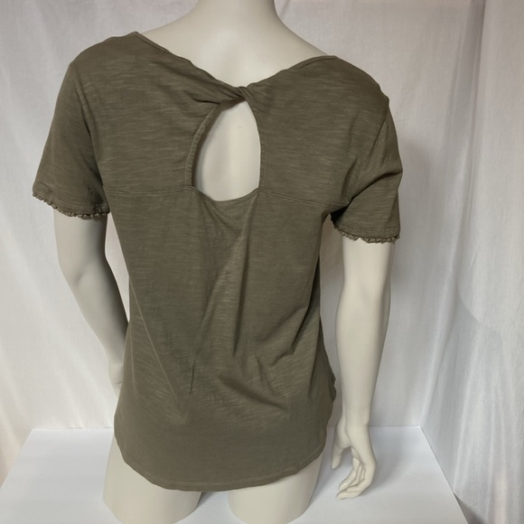DEMOCRACY Jeans Women Tee Shirt Size Small Olive Color Crochet Embellished NWOT - Picture 5 of 7